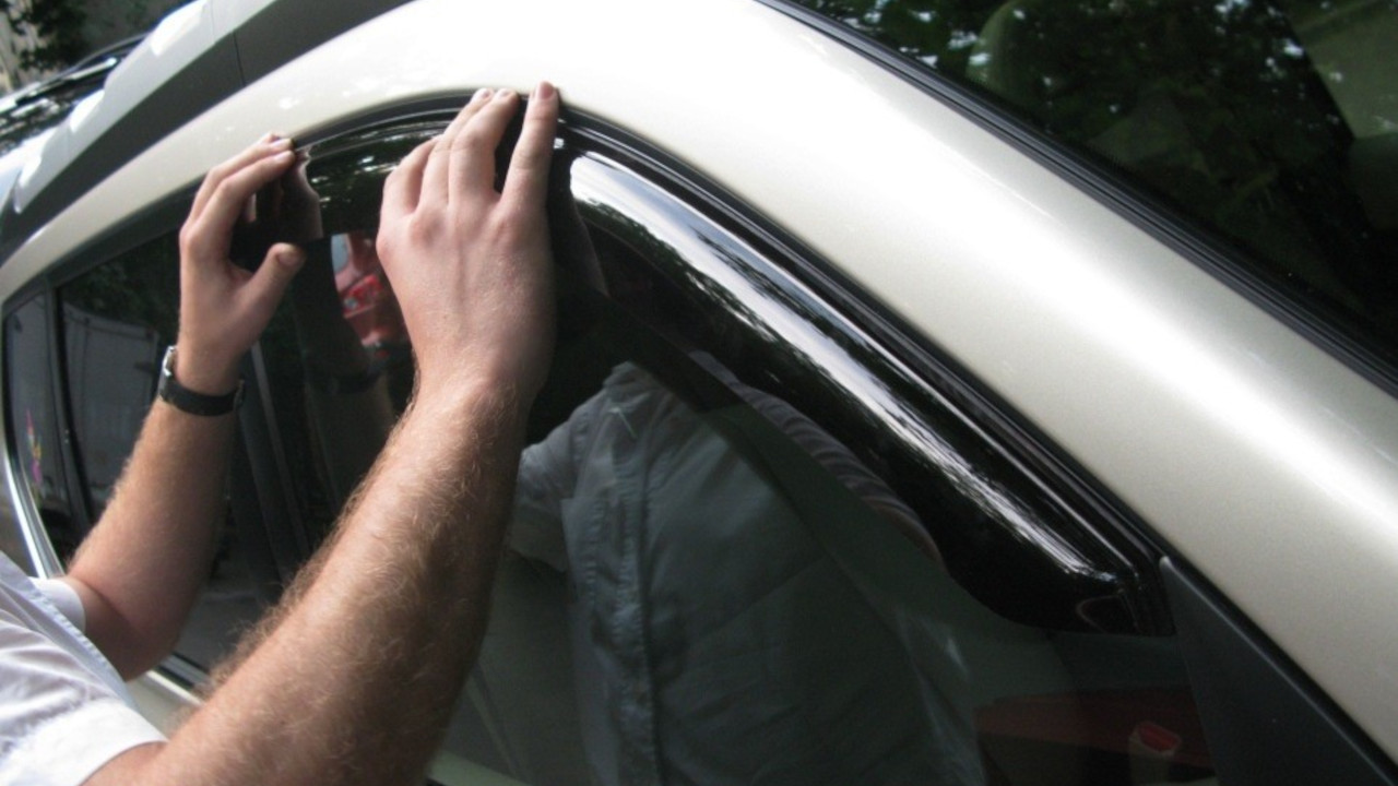 Для чего нужны дефлекторы на автомобиль