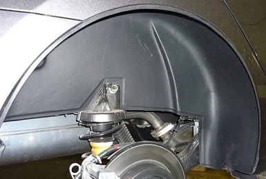 Как отремонтировать подкрылки: что лучше спаять или заклеить?